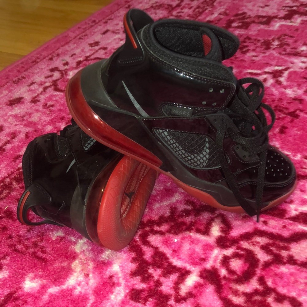 Jordan patent Black and Red Mars 370 Sneakers